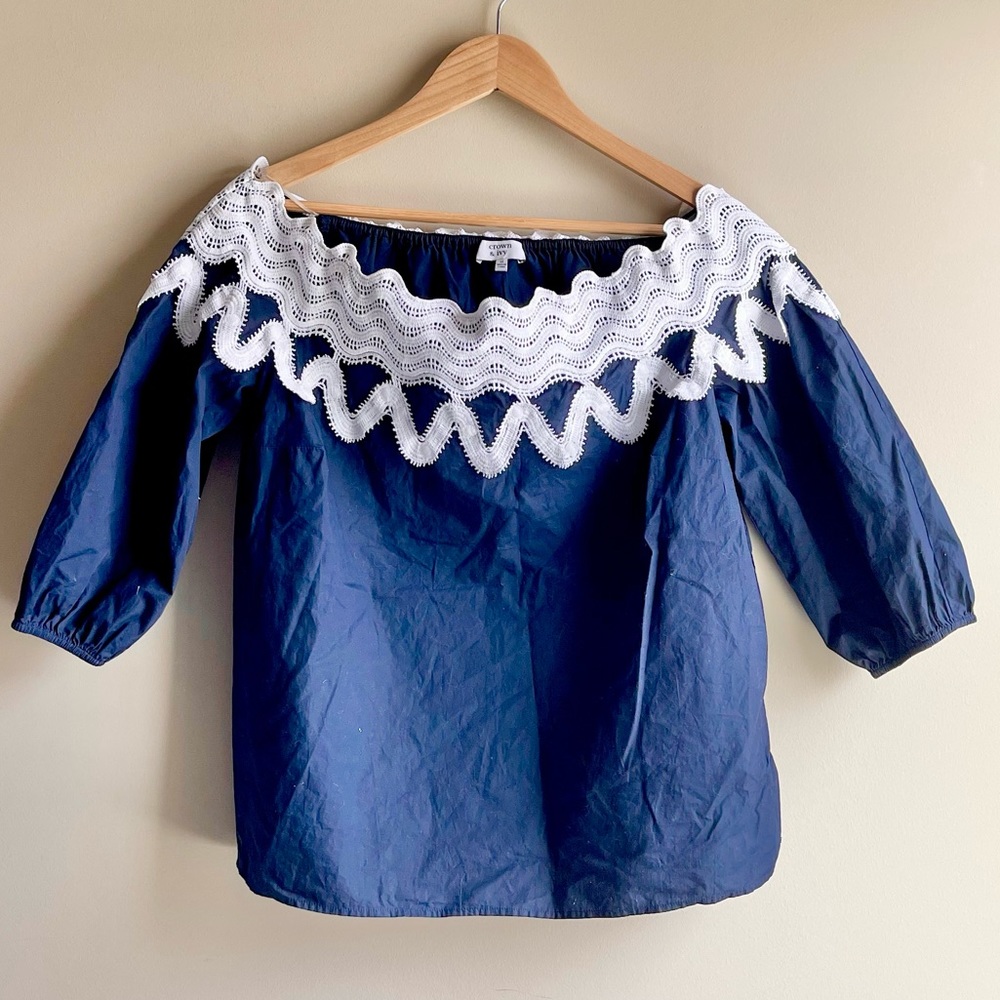 Crown & Ivy off shoulder Navy and White Top